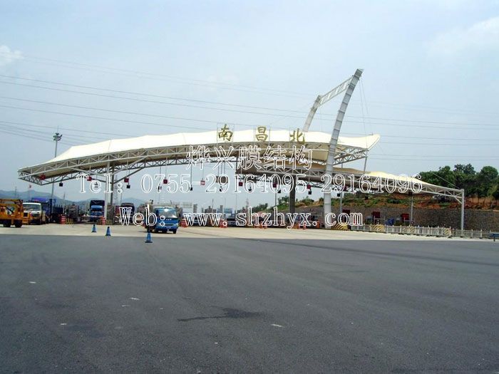 【江西膜結(jié)構供應廠家】抗強風強壓結(jié)構膜結(jié)構收費站設計